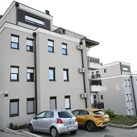 Apartahotel Vera 8 *