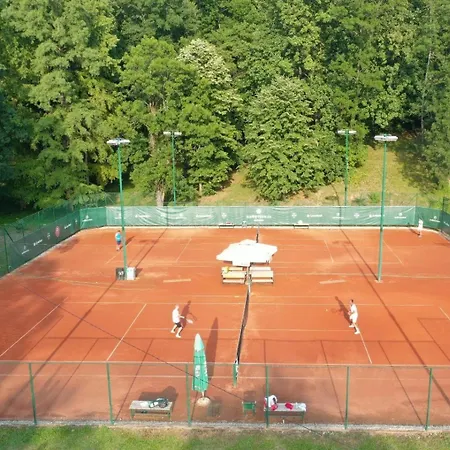 Apartahotel Vera 8 *